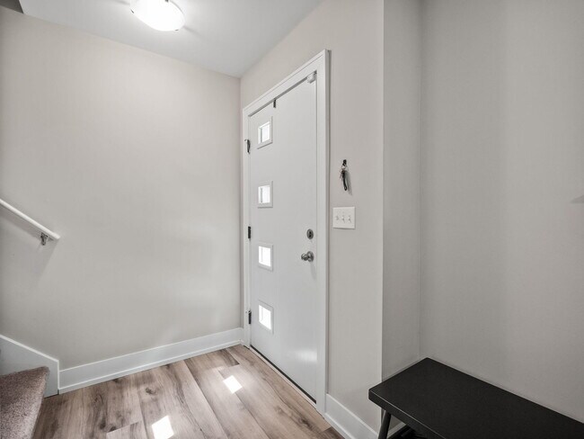 Foto del edificio - 1063 Hampton Cir