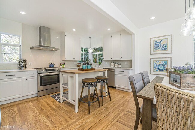 Building Photo - 4 br, 2 bath House - 27 College Park