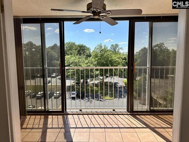 Building Photo - Furnished rental