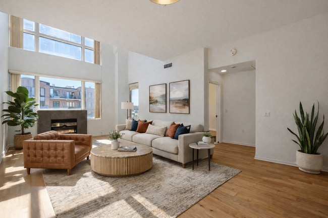 Building Photo - 17 W Vernon Ave