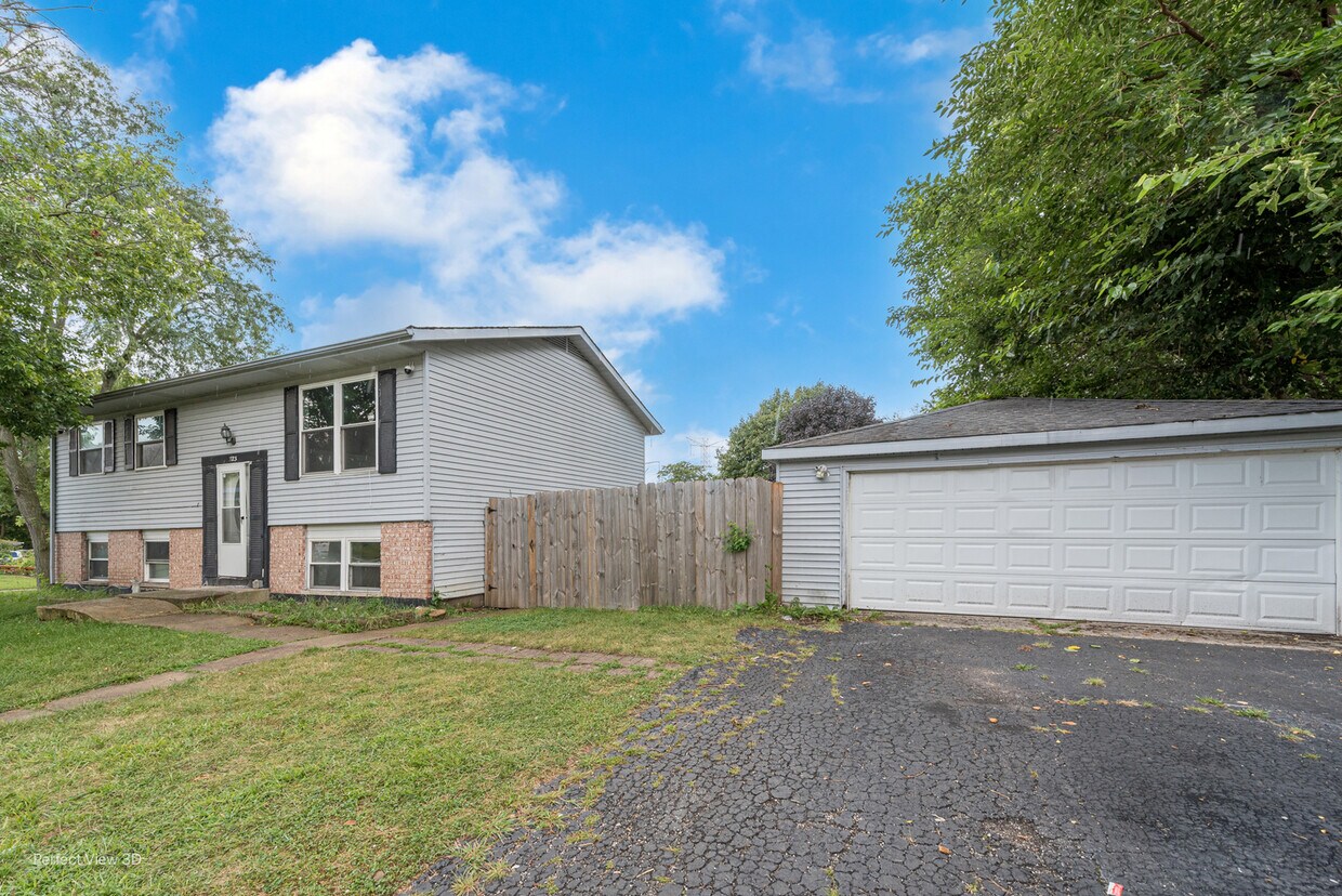 Primary Photo - 223 Valley Dr