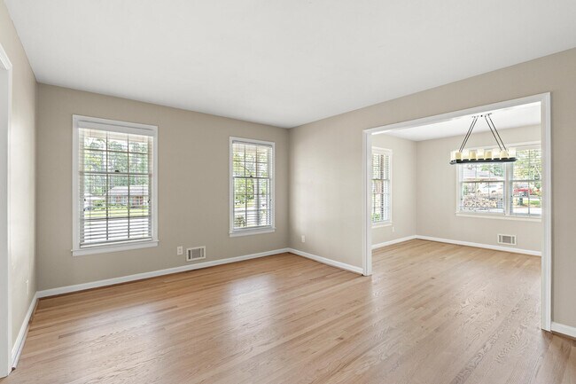 Foto del edificio - 221 Kings Chapel Rd