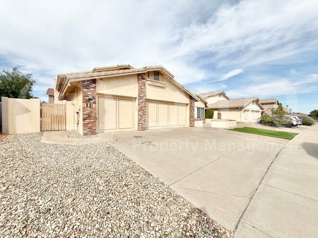 Foto del edificio - 2718 E Bighorn Ave