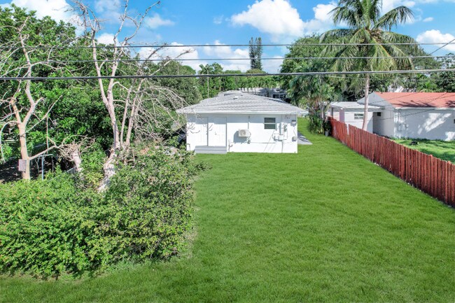 Foto del edificio - 2212 Roosevelt St