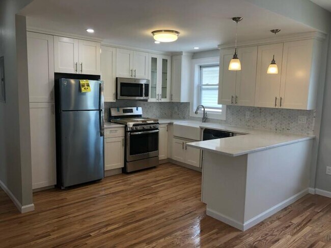 Foto del edificio - 511 Laurelton Blvd