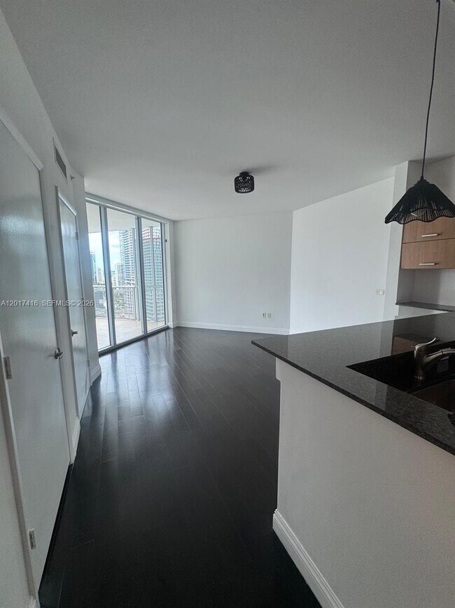Foto del edificio - 350 S Miami Ave