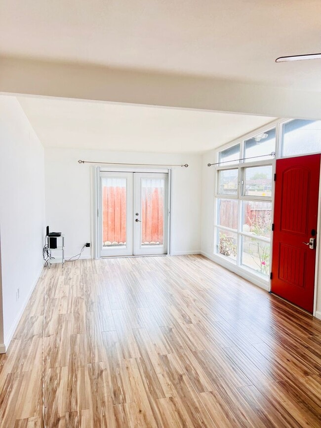 Building Photo - Mid Century Bungalow in prime Clairemont location!