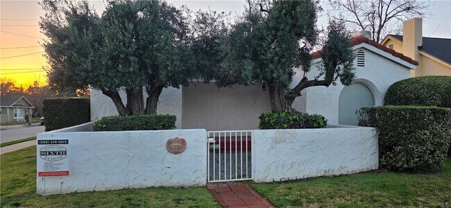 Foto del edificio - 3304 N Mountain View Ave