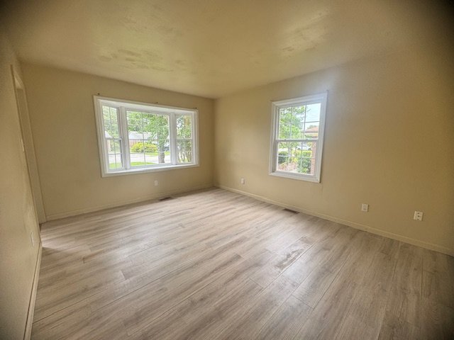 Building Photo - Spacious 4 Bedroom, 2.5 Bath Home - 807 Oa...