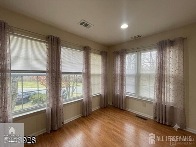 Building Photo - 156 Pennsylvania Way