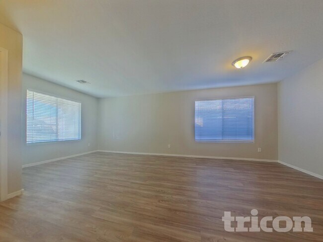 Building Photo - 11218 W Elm Ln