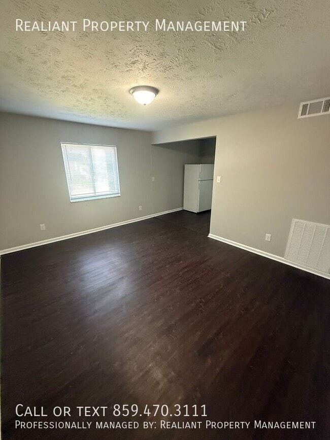 Foto del edificio - 208 Lakeshore Dr