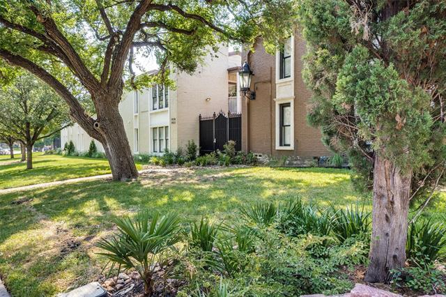Foto del edificio - 5930 Sandhurst Ln
