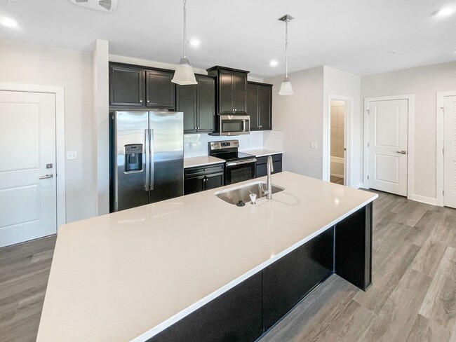 Foto del edificio - $200 OFF FIRST MONTH'S RENT! Luxury 2 Bedr...