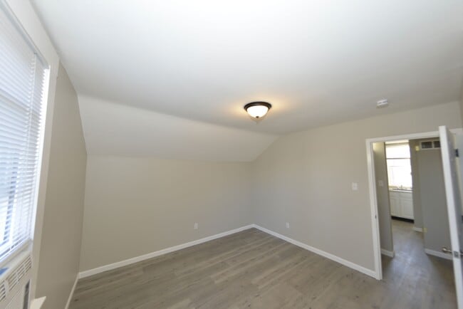 Building Photo - 1517 Waverly St