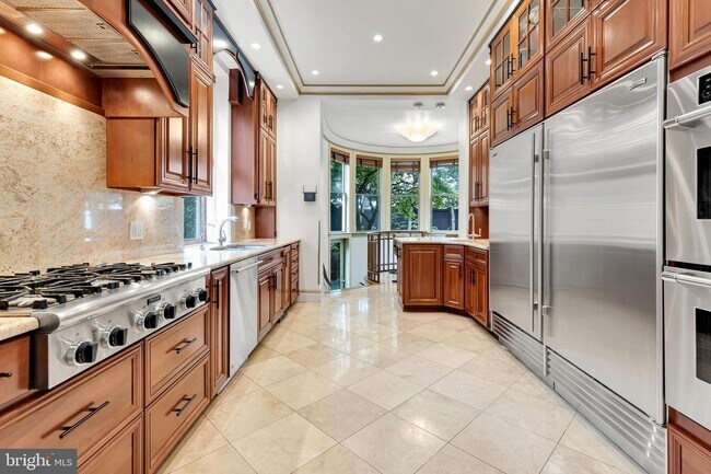 Foto del edificio - 2303 Bancroft Pl NW