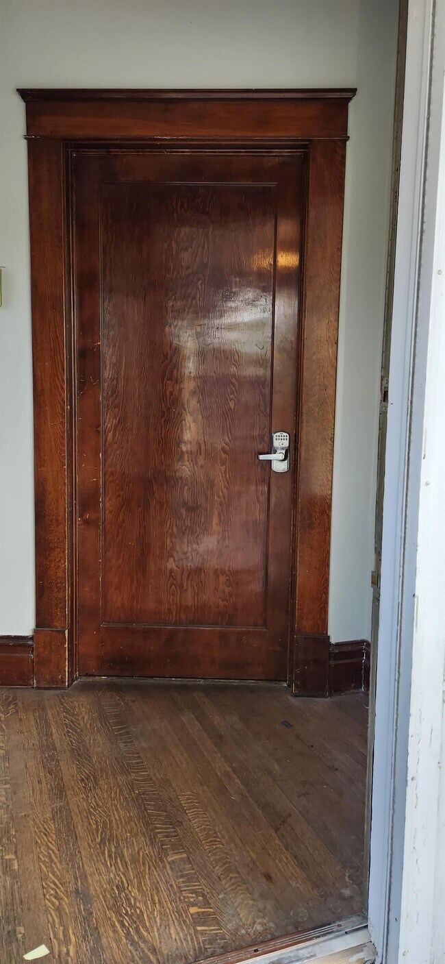 Building Photo - 382 Wall St