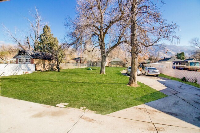 Foto del edificio - 3222-3224 S Adams Ave