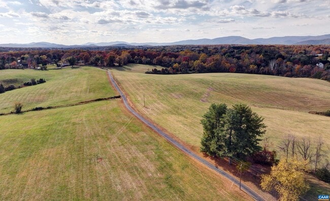 Foto del edificio - 2929 Green Meadows Ln