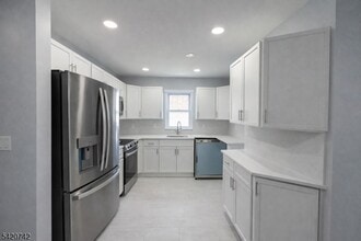 Building Photo - 95 19th Ave