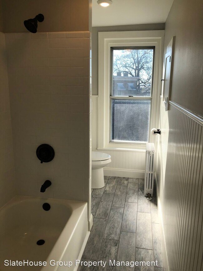 Building Photo - 3 br, 1 bath House - 956 Queen St