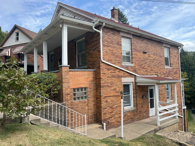 Foto del edificio - 548 Valley Rd