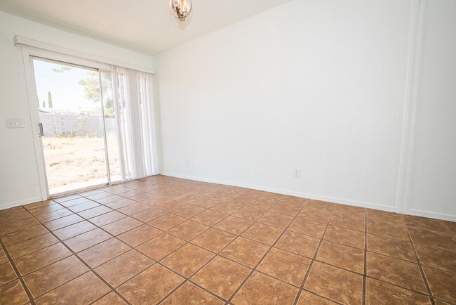 Foto del edificio - Charming Property Features 3 Bedrooms, 2 B...