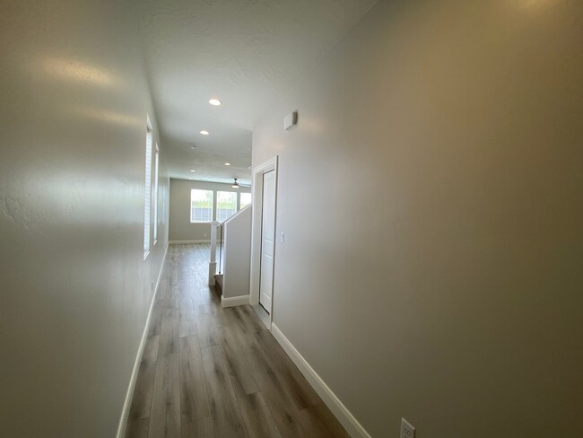 Building Photo - NEW TOWNHOME FOR RENT!