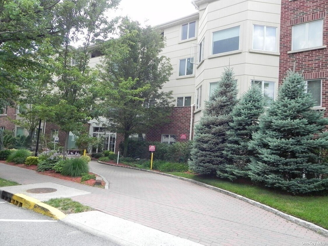 171 Great Neck Rd Unit 3P, Great Neck Plaza, NY 11021 Condo for Rent