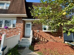 Building Photo - 56 Chaucer Ct