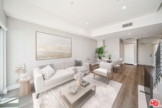 Building Photo - 1223 Hayworth Ave