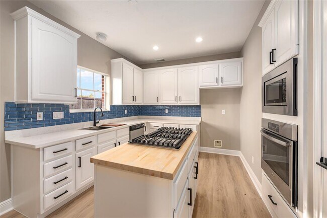 Building Photo - 302 Harbor Cir