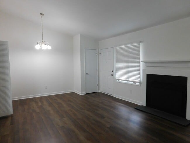Building Photo - 1555 College Way