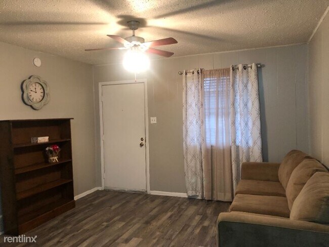 Foto del edificio - 2215 Harriett St
