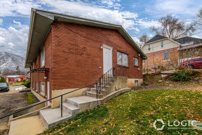 Building Photo - 3151 Quincy Ave