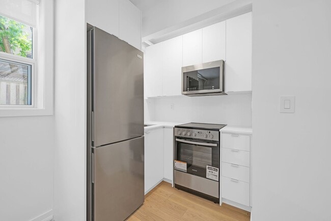 Building Photo - 26 Balmoral Ave