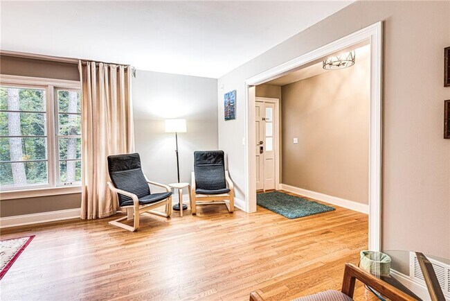 Foto del edificio - 1973 Desmond Dr