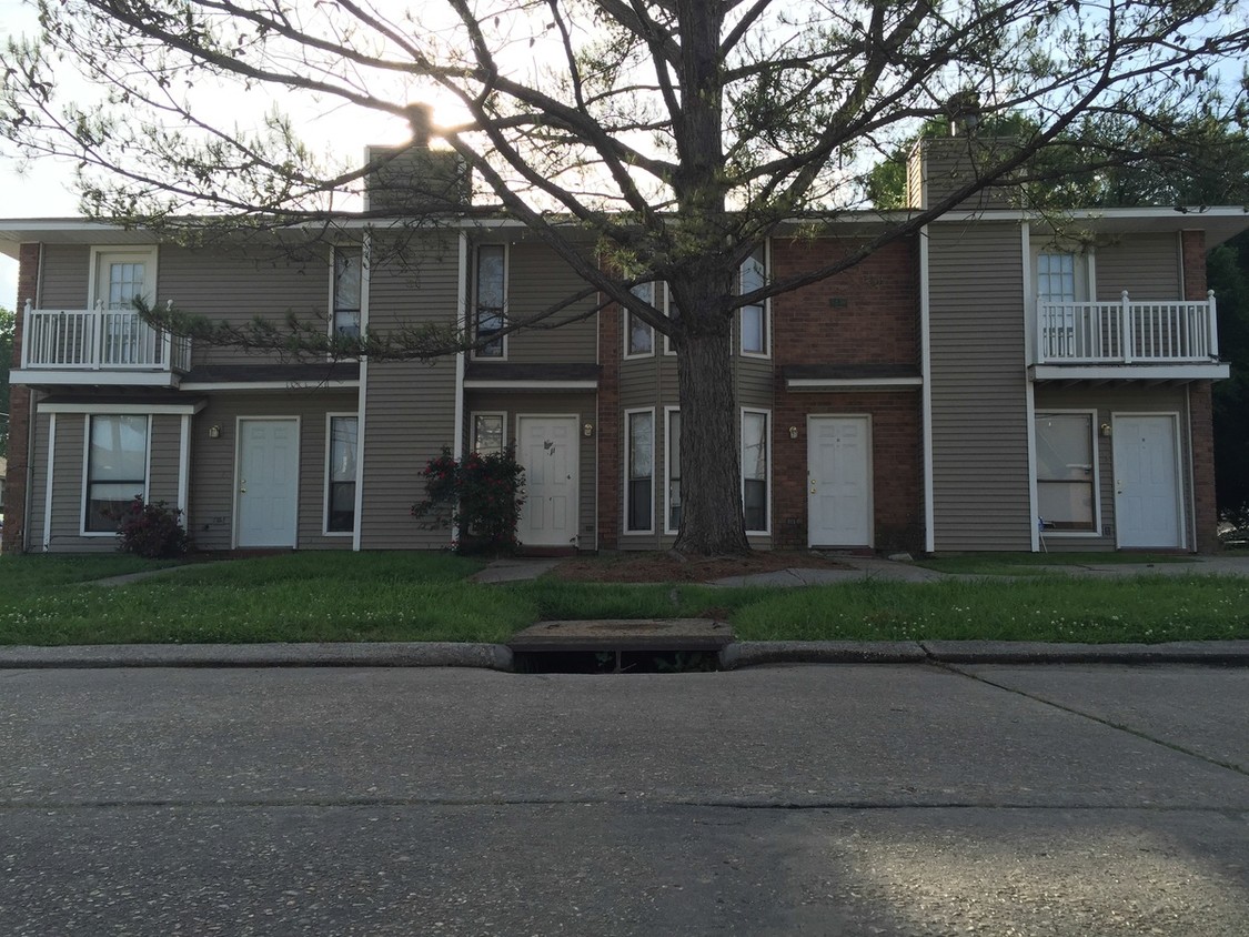 Building Photo - 5236-5245 Brightside View Dr