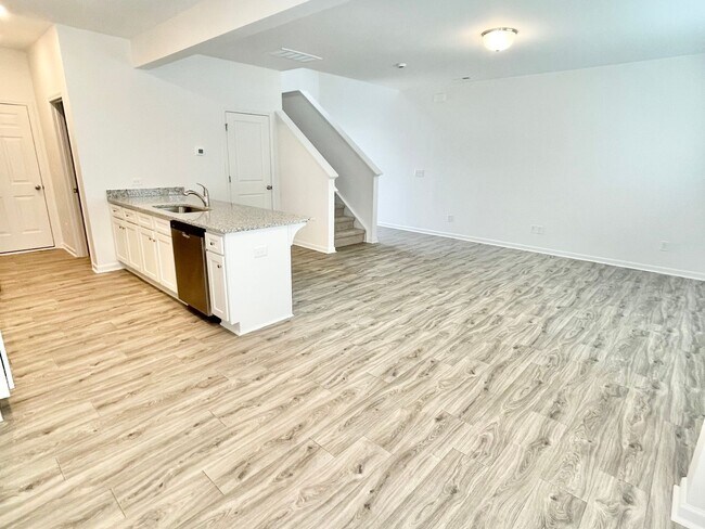Foto del edificio - 3 br  paired home in quiet community minut...