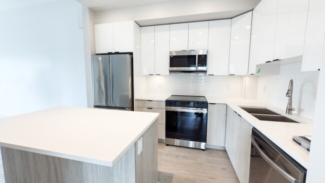 Building Photo - 13458 95 Av