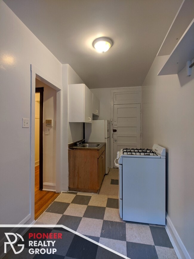 Building Photo - 3308 W Schubert Ave