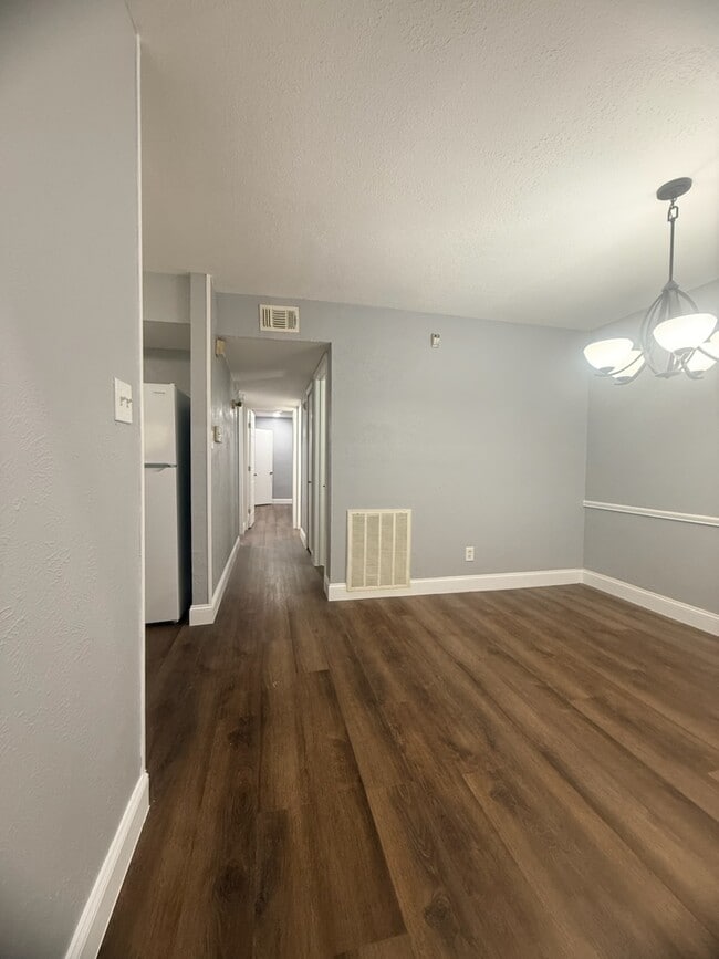Building Photo - 2435 Sunflower Dr