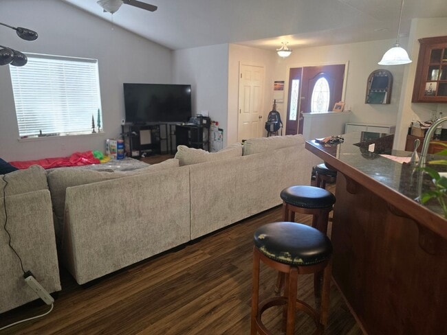 Building Photo - 2037 SE Marlen Dr