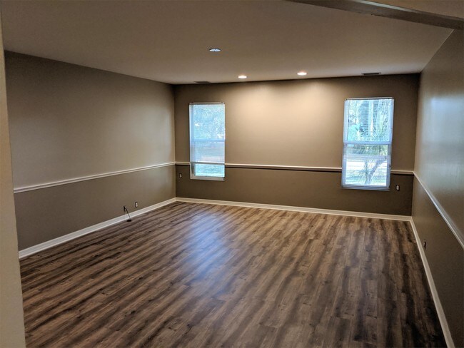 Building Photo - 8189 Sandpiper Rd