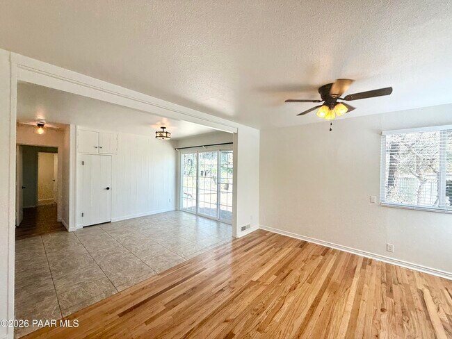 Foto del edificio - 424 W Leroux St