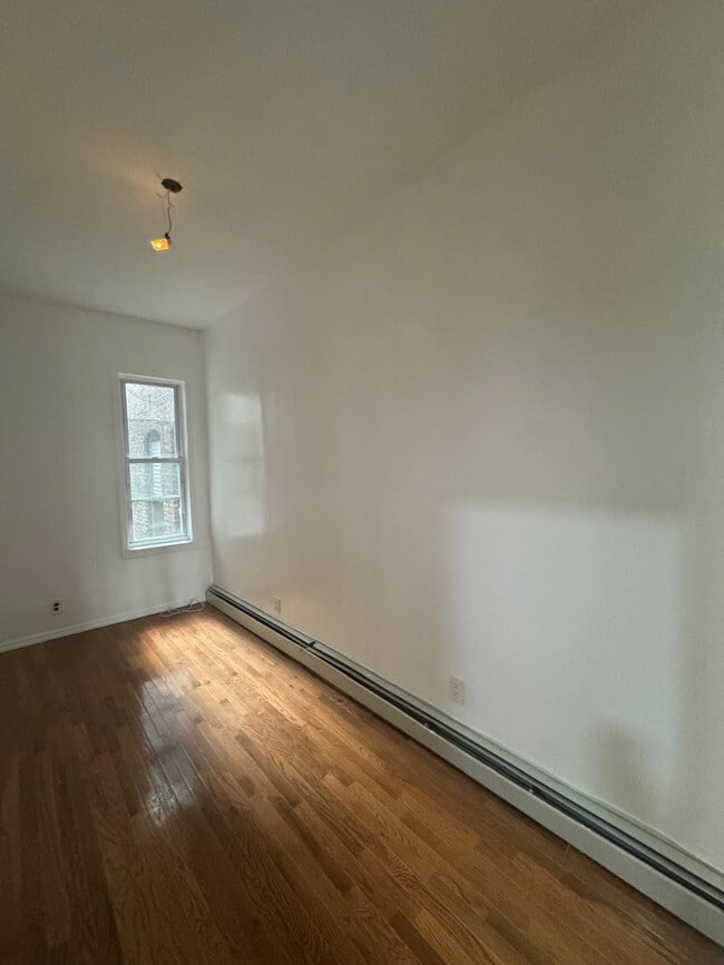 Building Photo - 227A Manhattan Ave