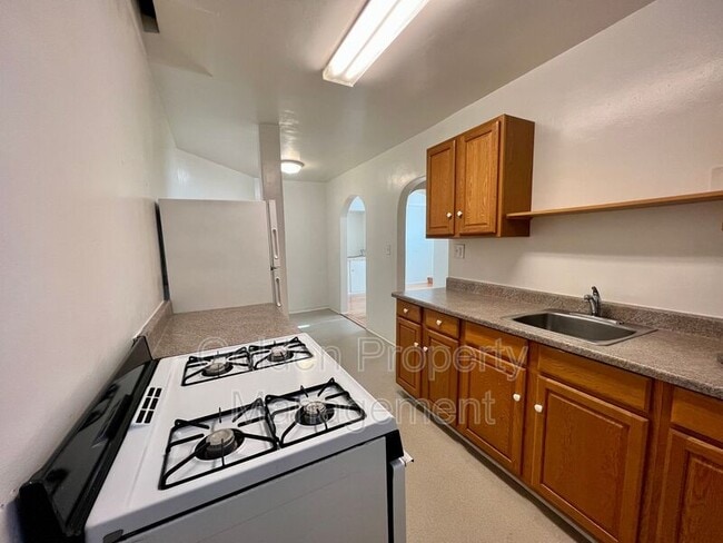 Building Photo - 1410.5 Sassafras St
