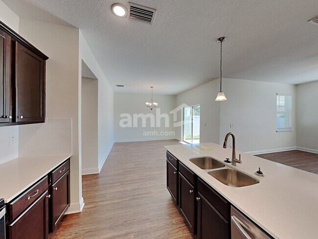 Building Photo - 1159 Sky Lks Dr
