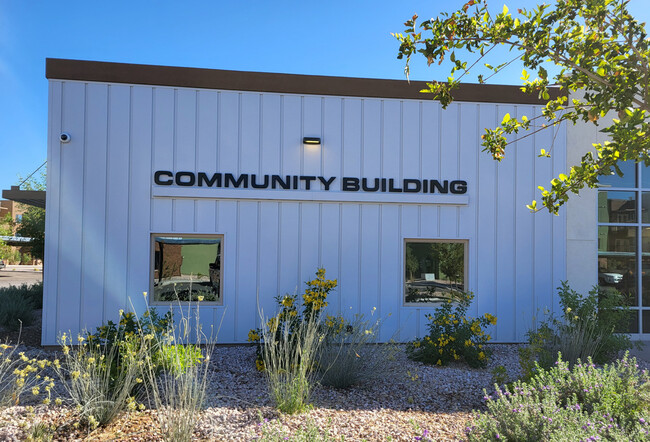 Building Photo - Centerline on Glendale