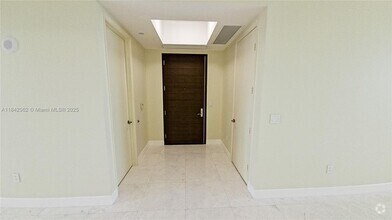 Building Photo - 15901 Collins Ave